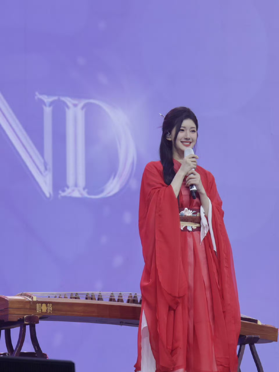 迪丽热巴国际场合尴尬瞬间 迪丽热巴国际场合尴尬瞬间